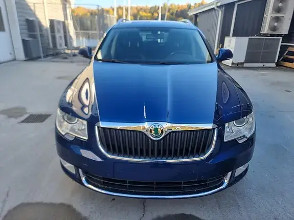 Skoda Superb 2010 photo 2
