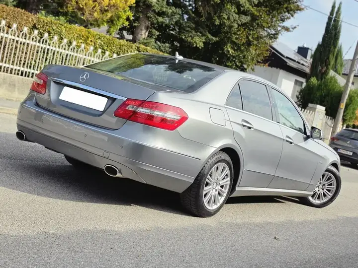 Mercedes-Benz E-Class 2010 photo 2