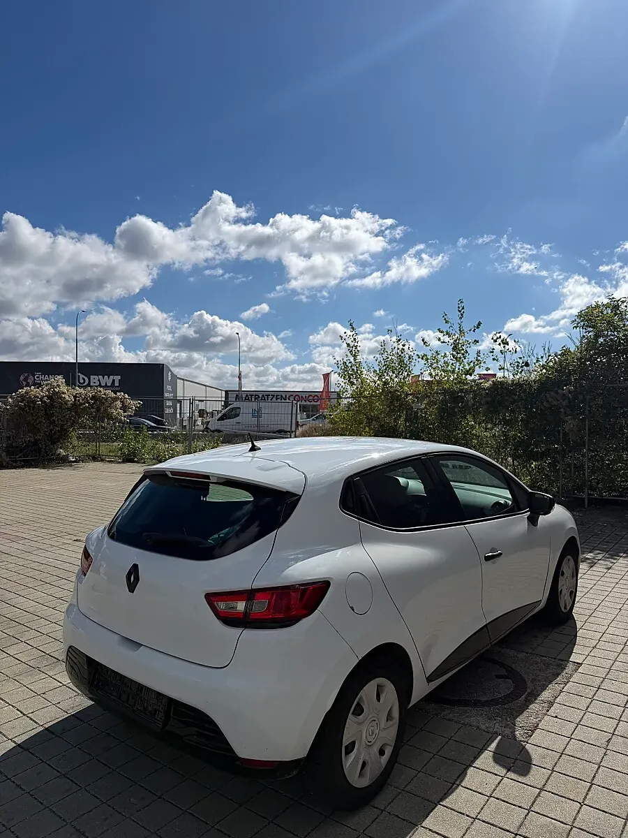 Renault Clio 2012 photo 2