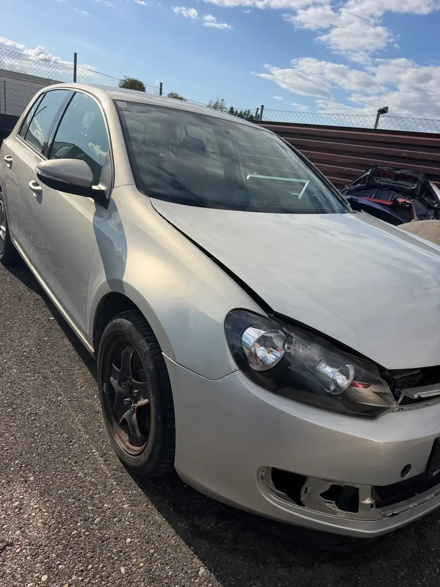 Volkswagen Golf 2010 photo 2