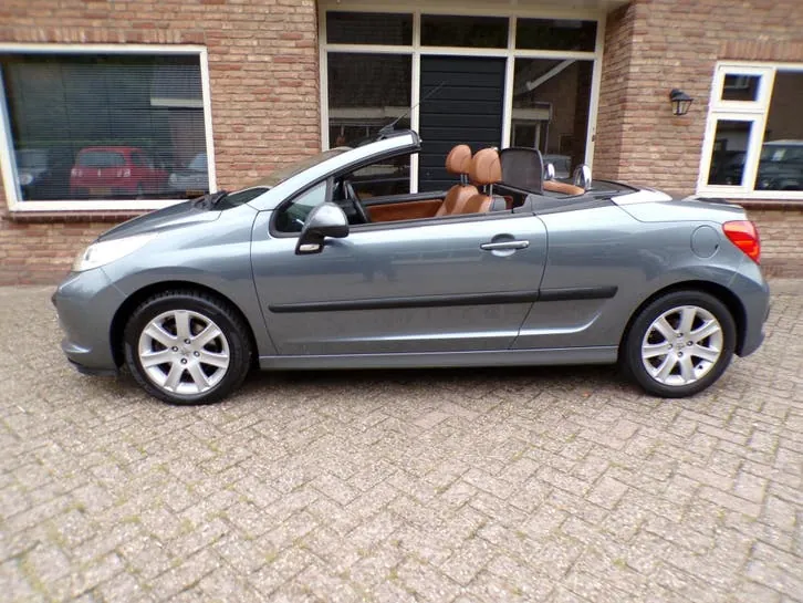 Peugeot 207 Cc 2007 photo 2