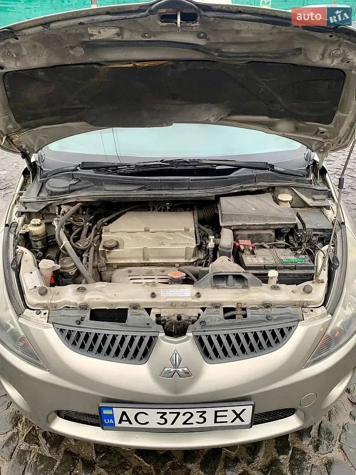 Mitsubishi Grandis 2006 photo 4