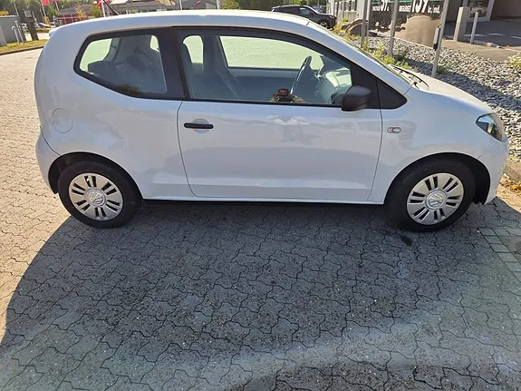 Volkswagen Up 2014 photo 4