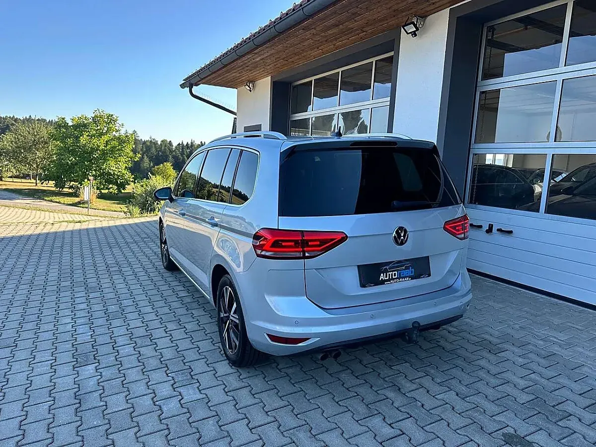 Volkswagen Touran 2023 photo 3