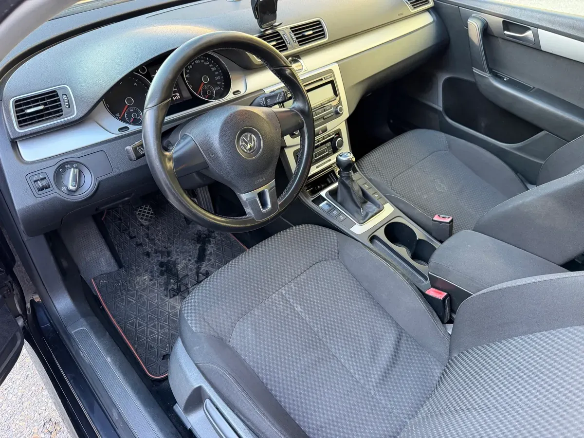 Volkswagen Passat 2011 photo 3