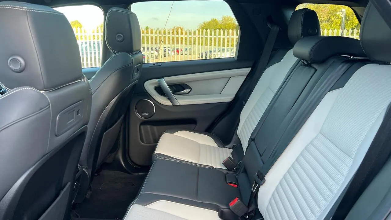 Land Rover Discovery Sport 2025 photo 4