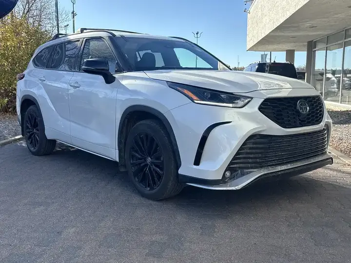 Toyota Highlander 2023 photo 2