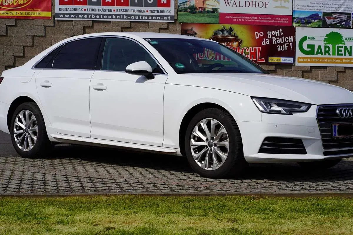Audi A4 2018 photo 2