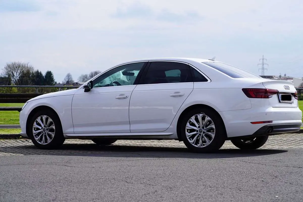 Audi A4 2018 photo 3