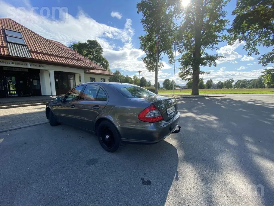 Mercedes-Benz E200 2009 photo 4