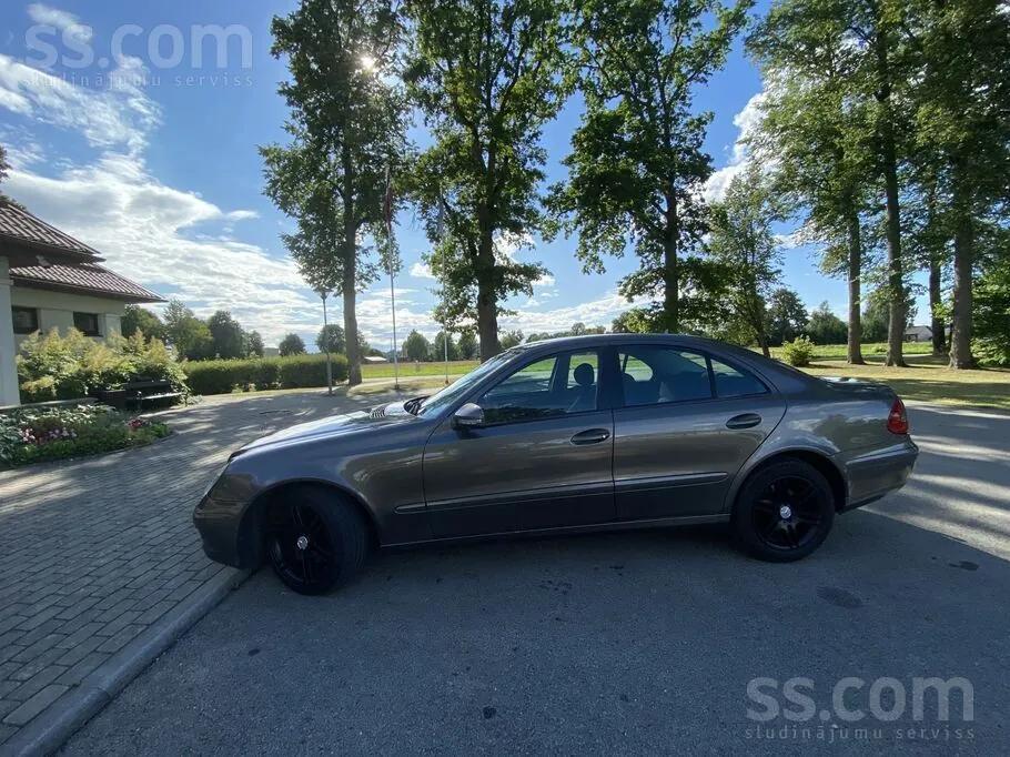 Mercedes-Benz E200 2009 photo 3