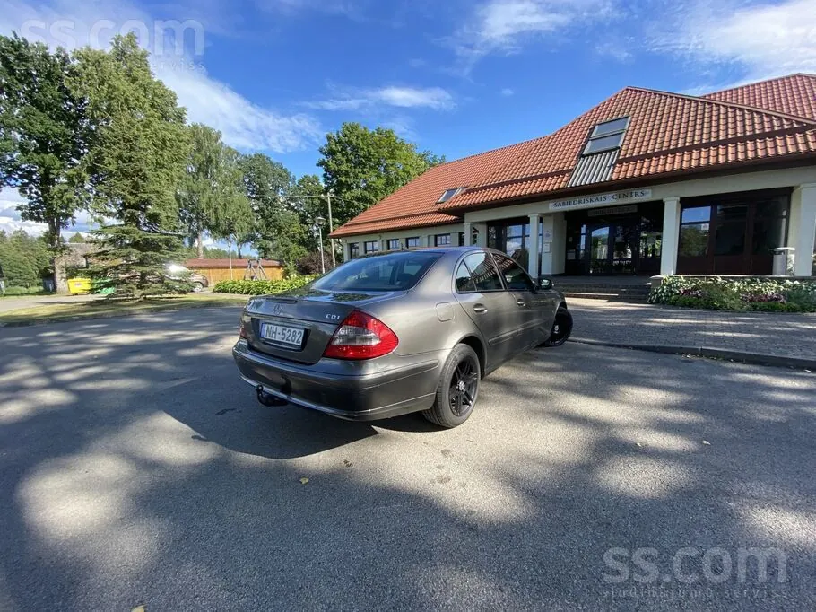 Mercedes-Benz E200 2009 photo 5