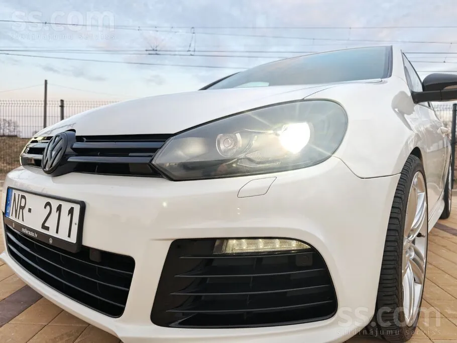 Volkswagen Golf R 2010 photo 2