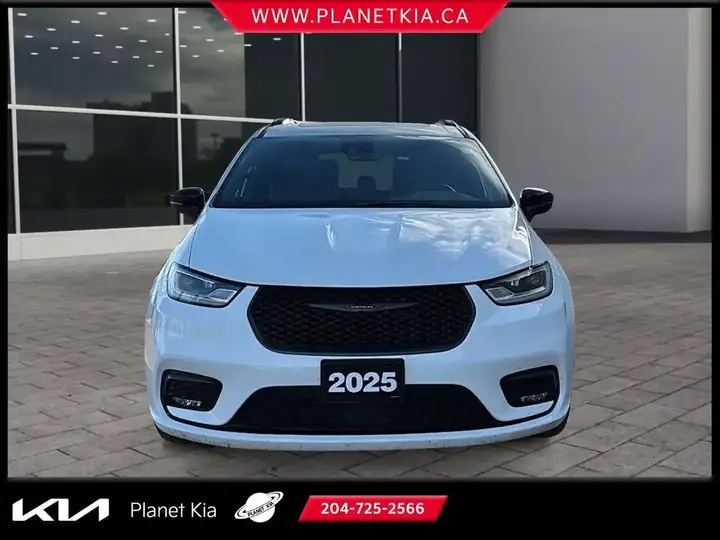Chrysler Pacifica 2025 photo 3