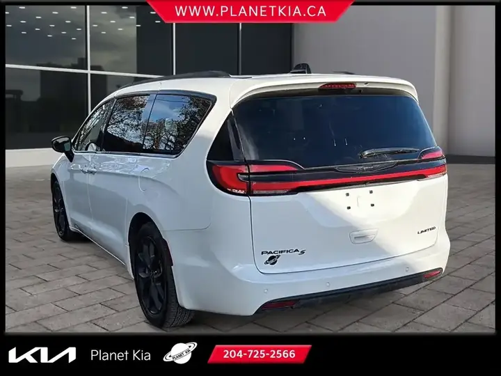 Chrysler Pacifica 2025 photo 2