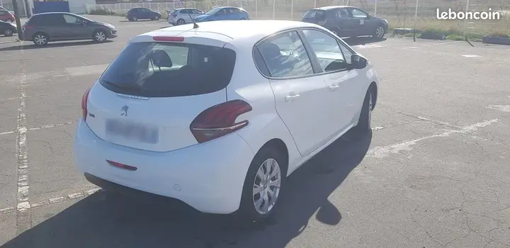 Peugeot 208 2016 photo 2