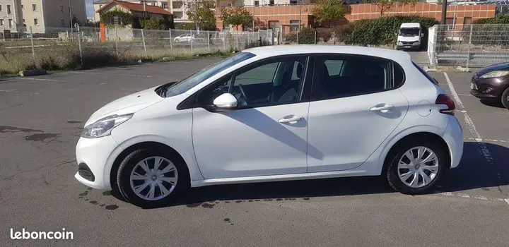 Peugeot 208 2016 photo 5