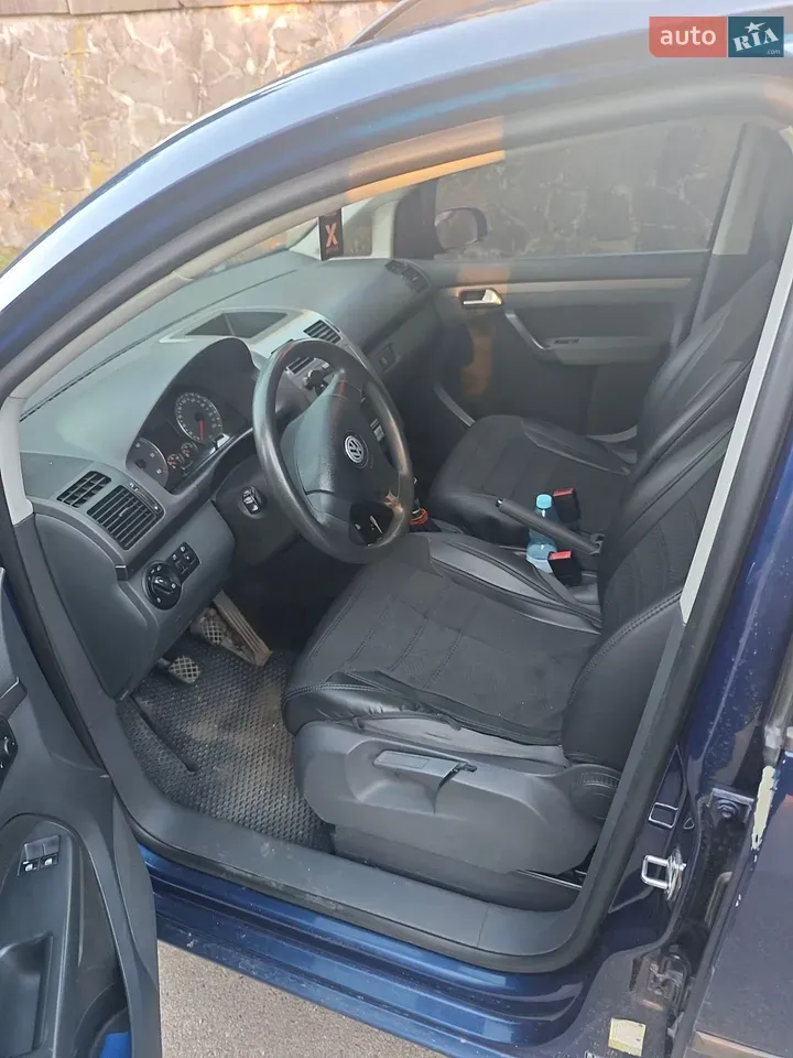 Volkswagen Touran 2008 photo 4
