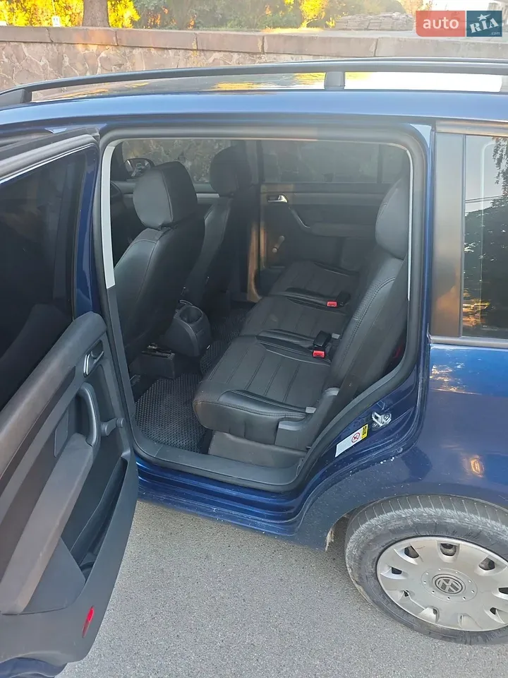 Volkswagen Touran 2008 photo 5