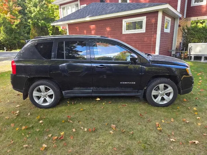 Jeep Compass 2011 photo 3