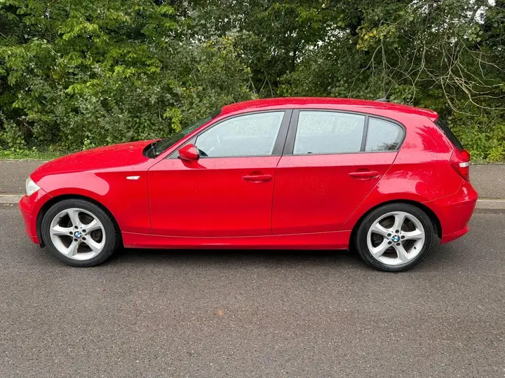 BMW 1 Series 2009 photo 2