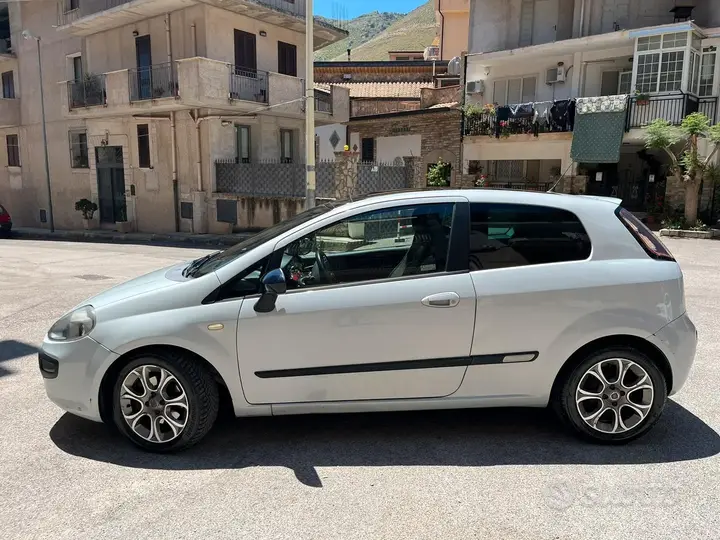 Fiat Punto Evo 2010 photo 2