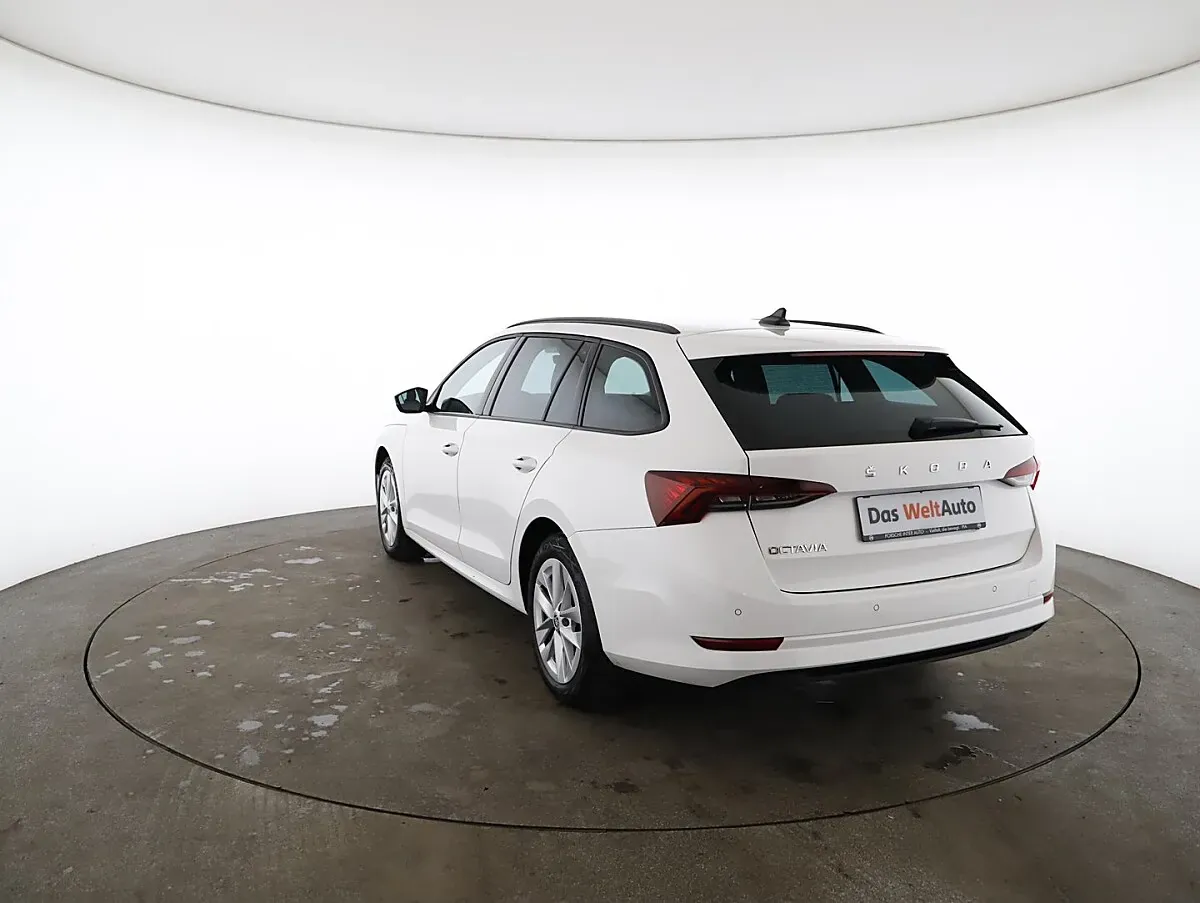 Skoda Octavia 2021 photo 2