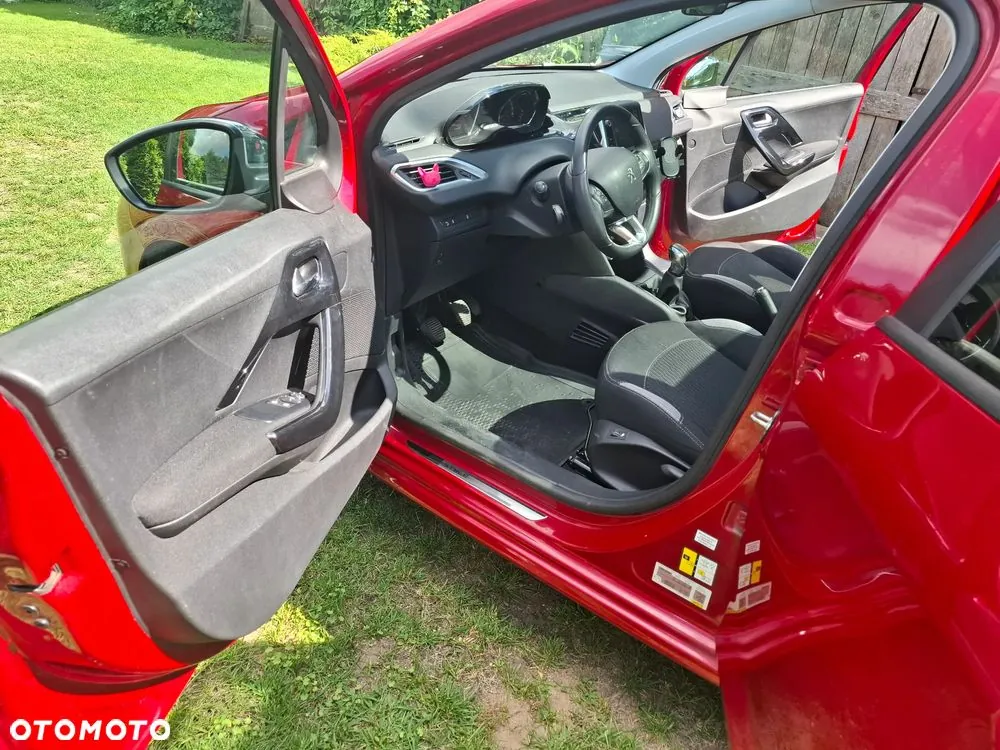 Peugeot 208 2014 photo 3