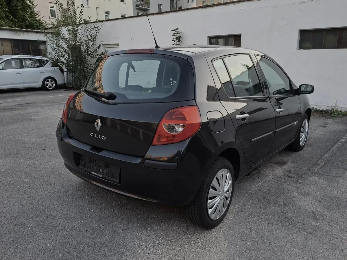 Renault Clio 2009 photo 3