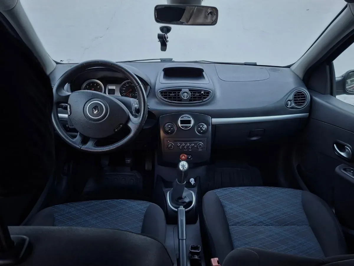 Renault Clio 2009 photo 2