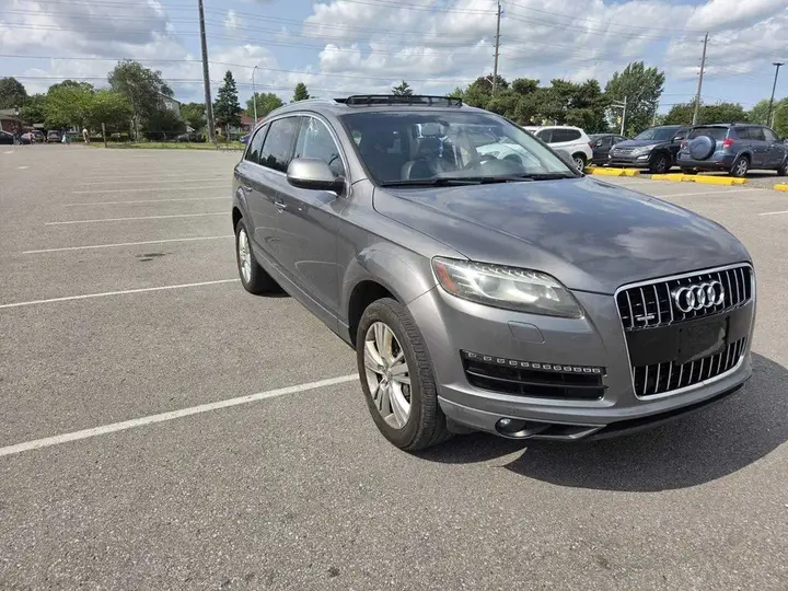Audi Q7 2011 photo 2