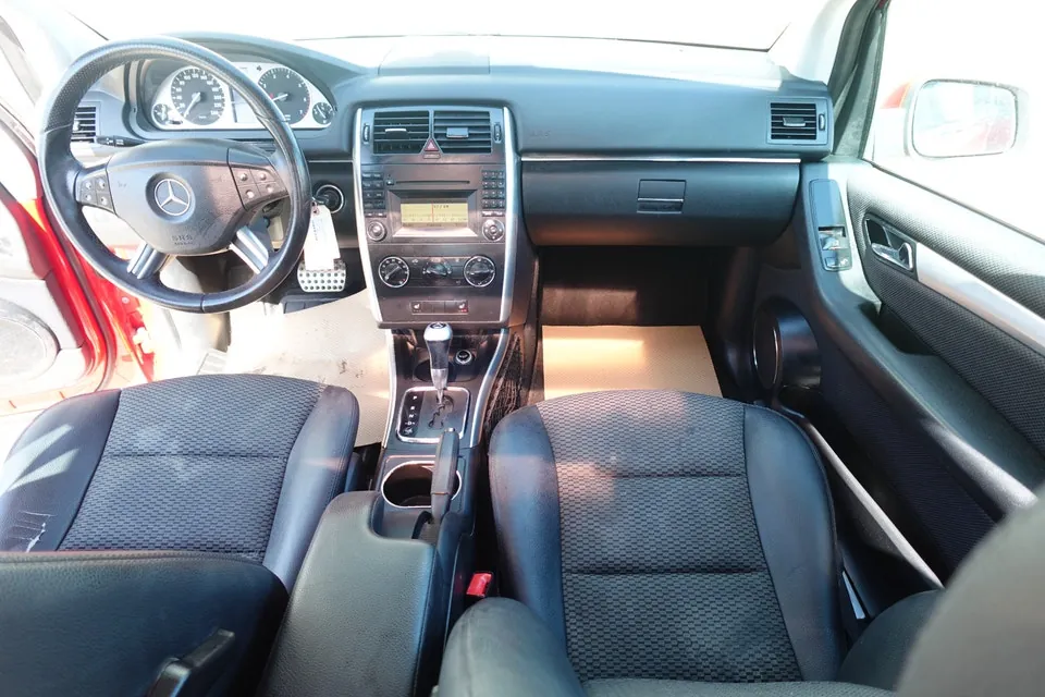 Mercedes-Benz B-Class 2011 photo 2