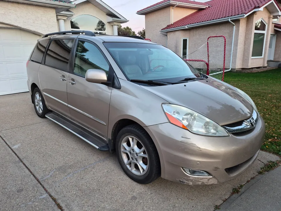 Toyota Sienna 2006 photo 2
