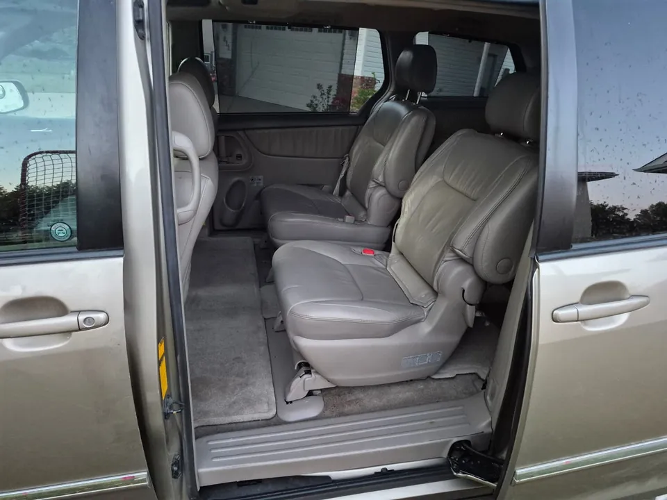 Toyota Sienna 2006 photo 4