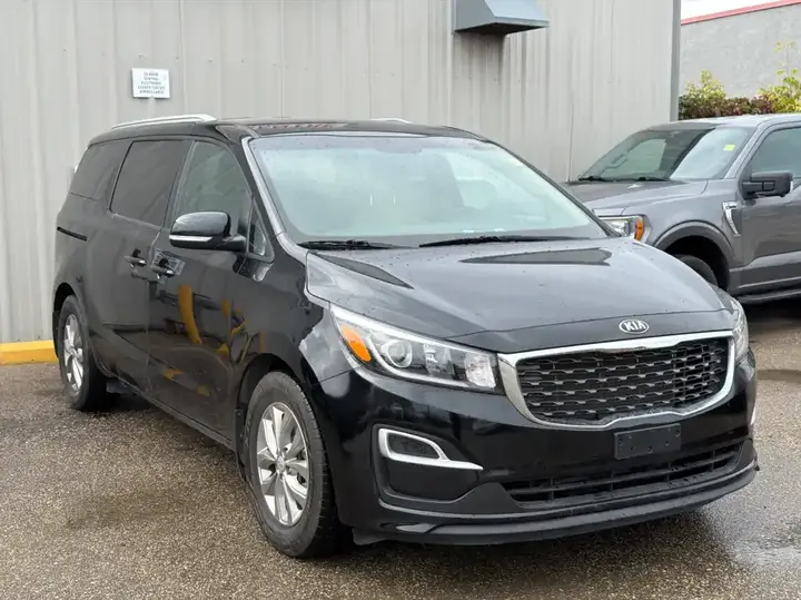 Kia Sedona 2019 photo 2