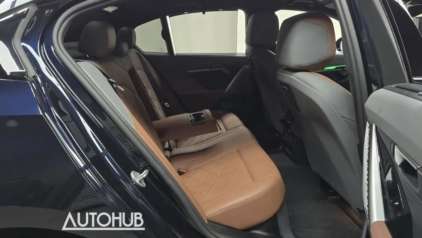 BMW 5 Series 2025 photo 2