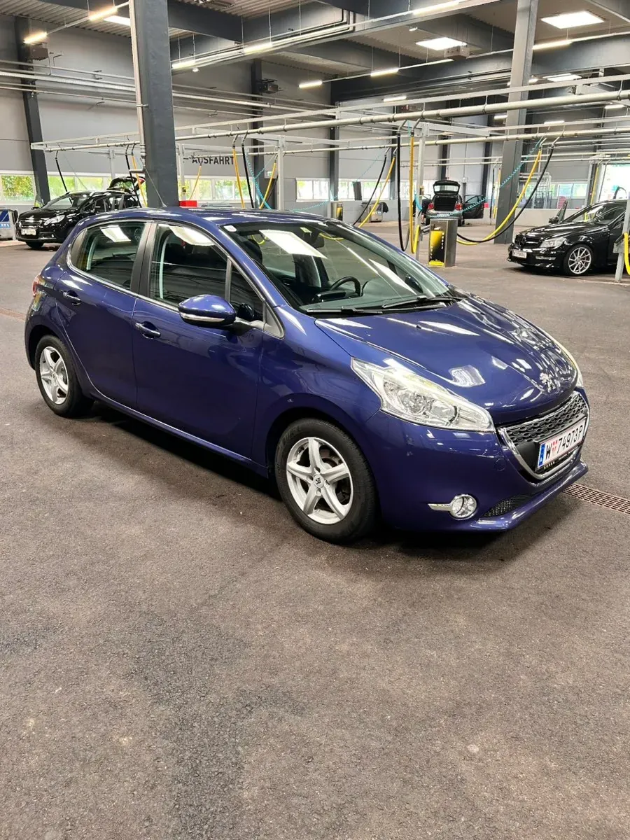 Peugeot 208 2013 photo 3