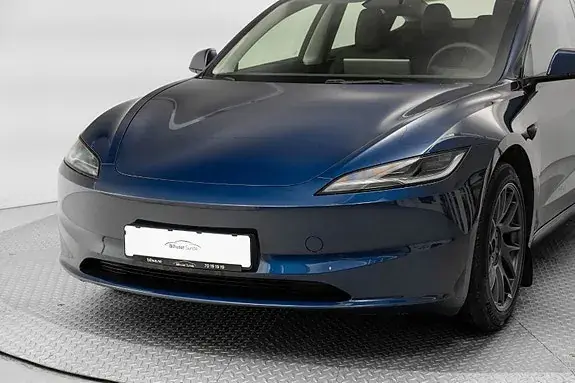 Tesla Model 3 2024 photo 2