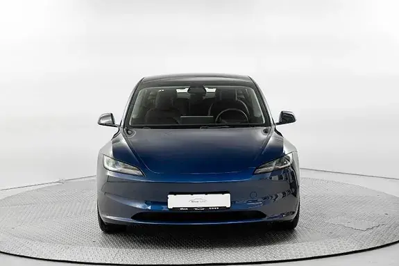 Tesla Model 3 2024 photo 3