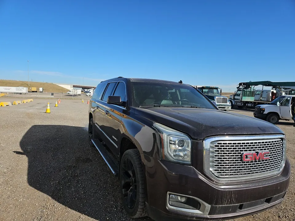 GMC Yukon 2015 photo 2