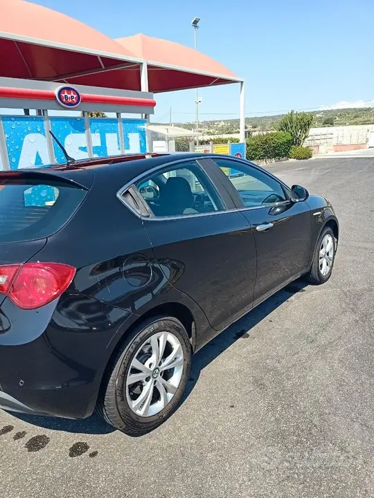 Alfa Romeo Giulietta 2013 photo 2