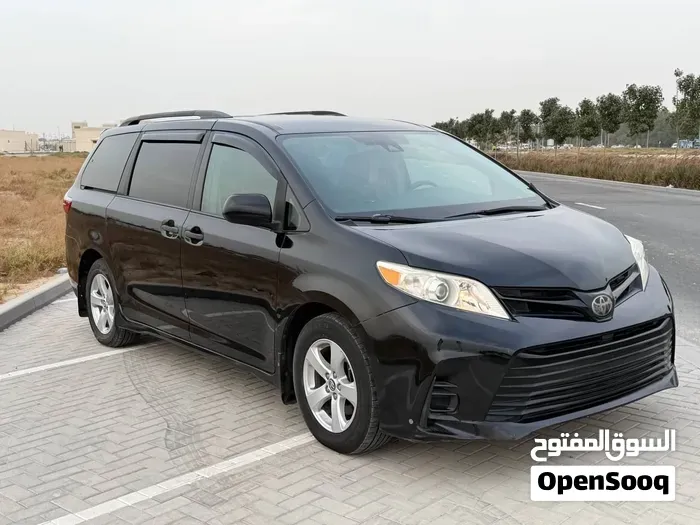 Toyota Sienna 2018 photo 2