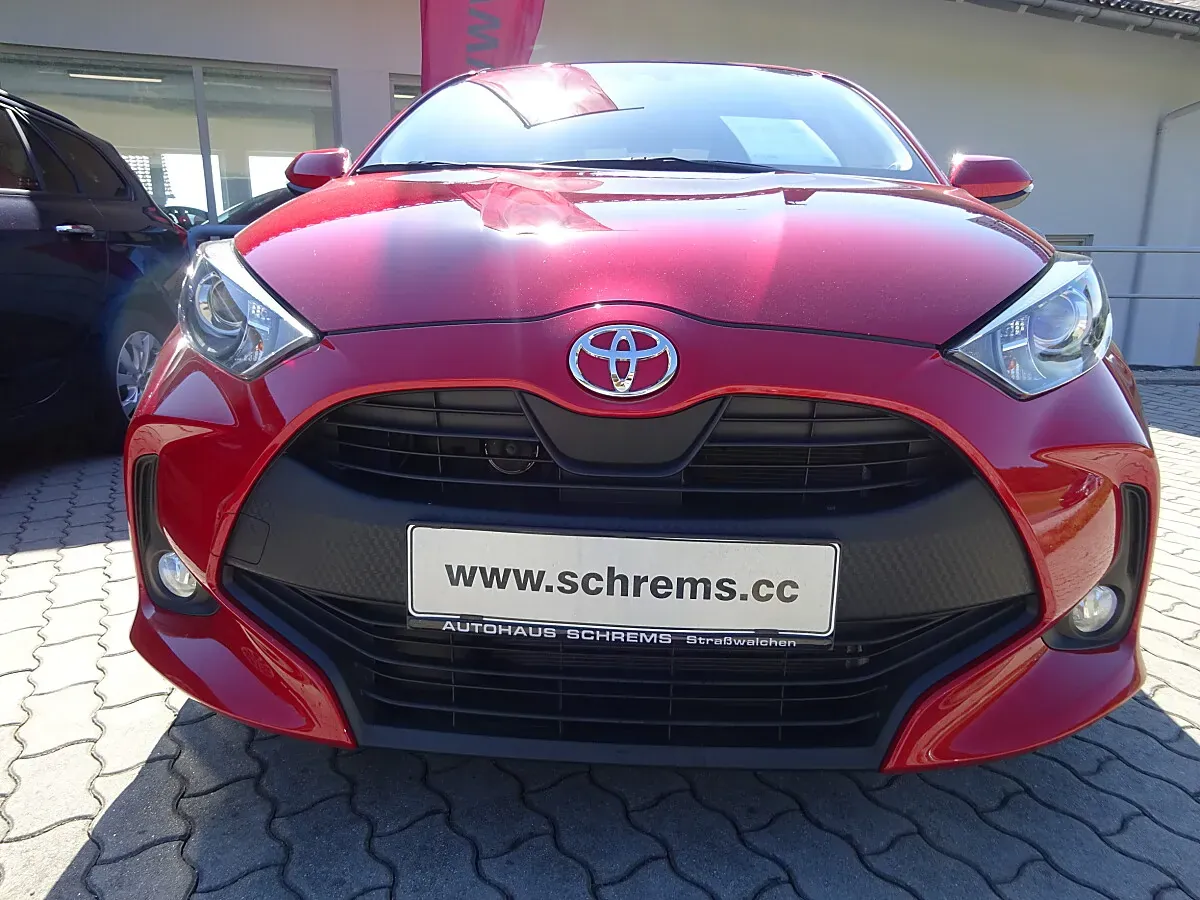 Toyota Yaris 2024 photo 2