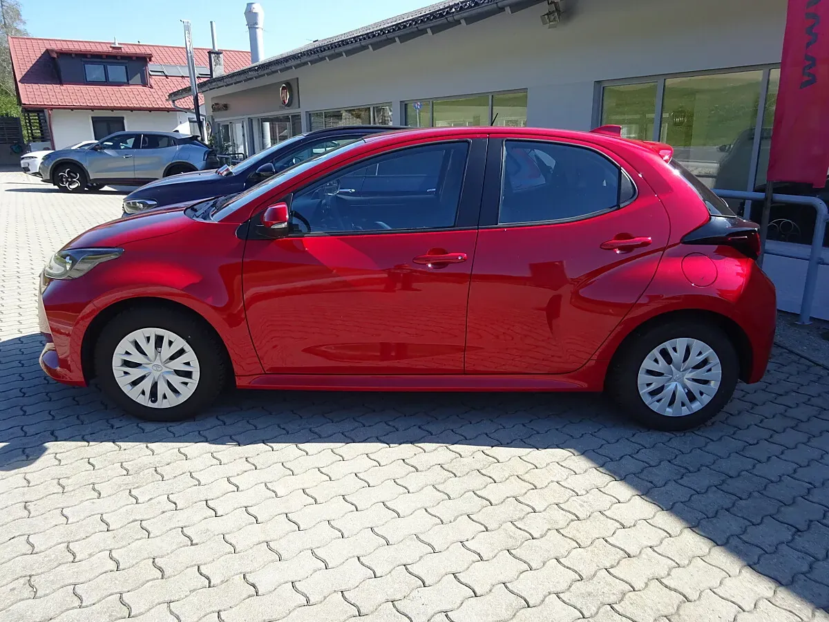 Toyota Yaris 2024 photo 3