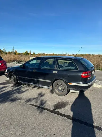 Volvo V40 1998 photo 2