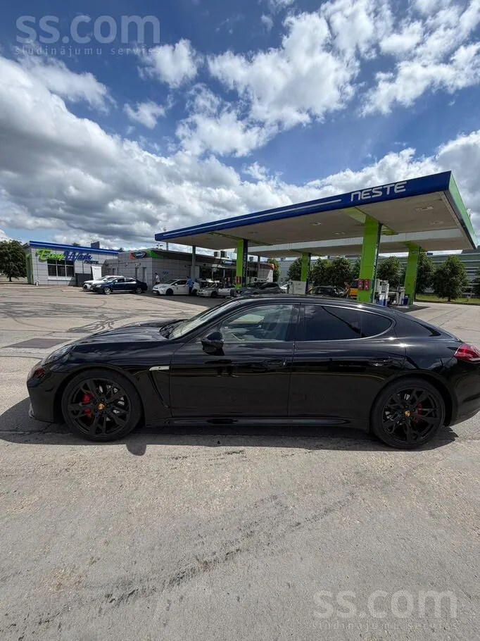 Porsche Panamera 2012 photo 2