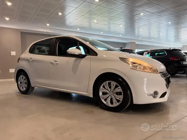 Peugeot 208 2015 photo 4