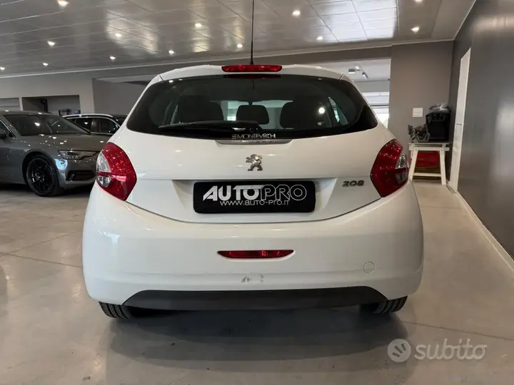 Peugeot 208 2015 photo 3
