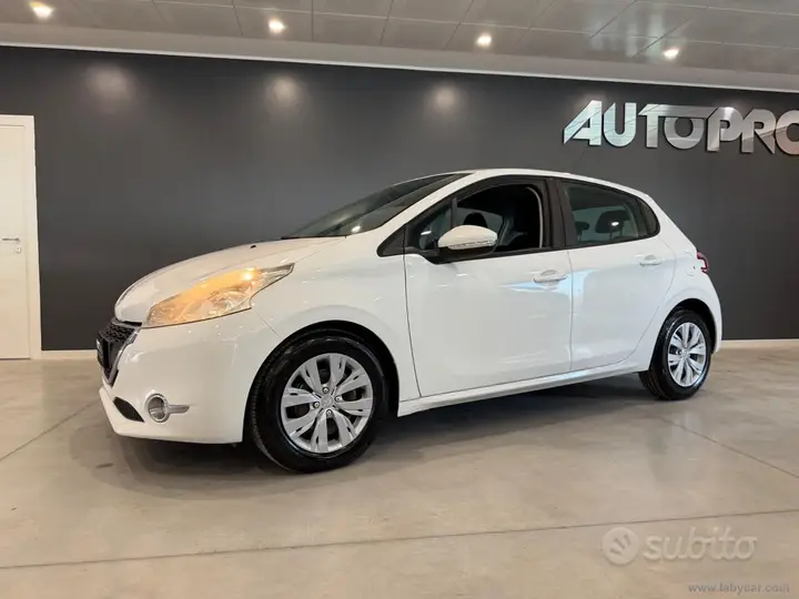 Peugeot 208 2015 photo 2