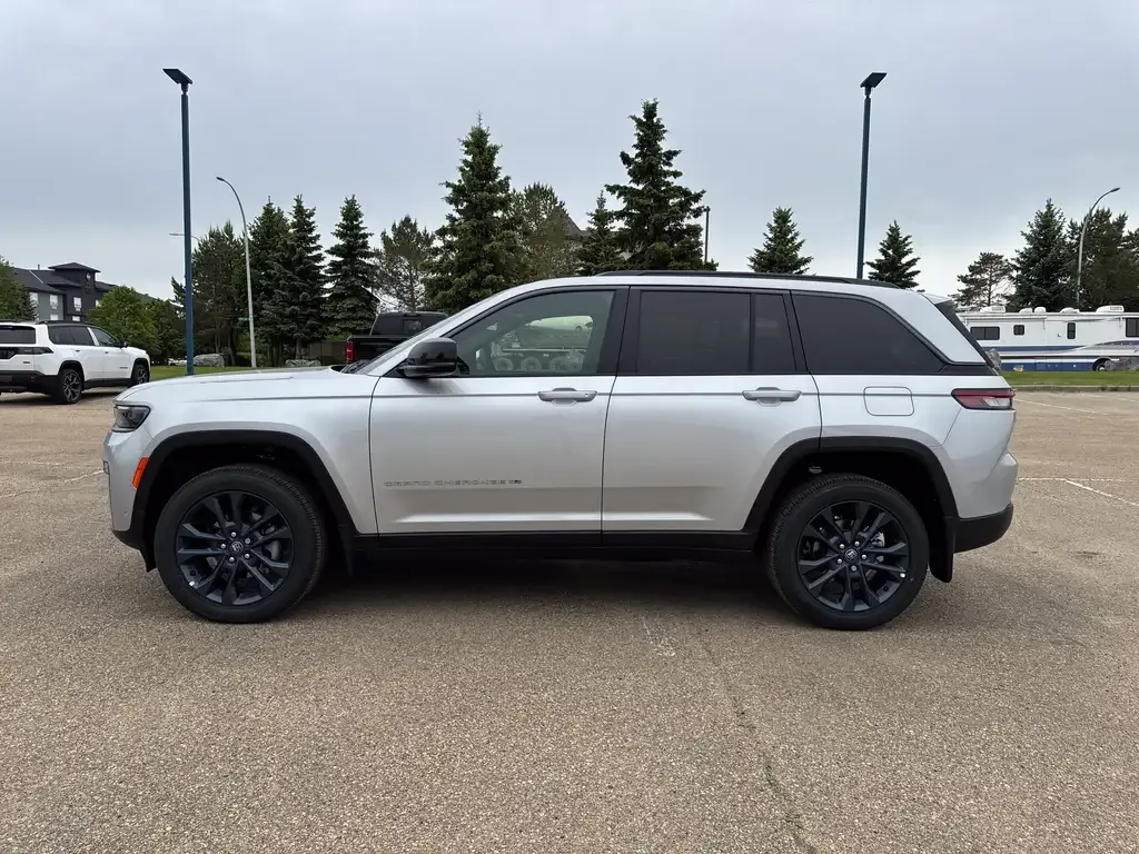 Jeep Grand Cherokee 2026 photo 4